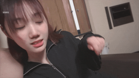 难得一见的超级清纯 纯情萝莉学生妹 白虎美腿身材苗条瘦长!低着头害羞又有点害怕!【628MB】