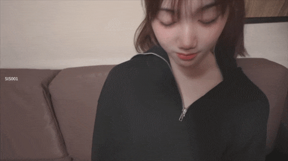难得一见的超级清纯 纯情萝莉学生妹 白虎美腿身材苗条瘦长!低着头害羞又有点害怕!【628MB】